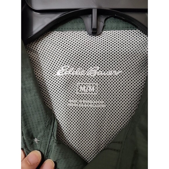 Eddie Bauer Woven Tech Shirt Mens M Green Outdoor Vented Lightweight Camping NEW - Picture 7 of 12